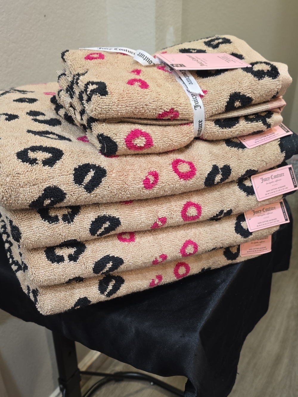 Juicy Couture Home Leopard Logo Print Plush Oversized Bath & Hand Towel Set - Picture 9 of 10